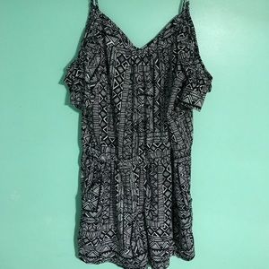 Cold shoulder geometric design romper